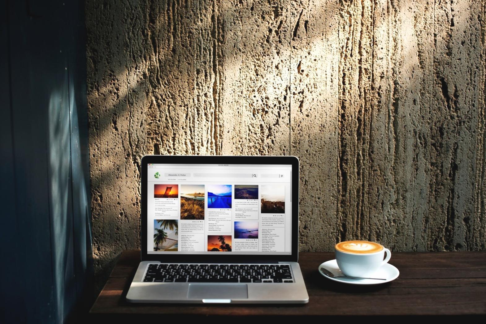 Tableau montrant une stratégie de contenu avec calendrier éditorial et indicateurs de performance